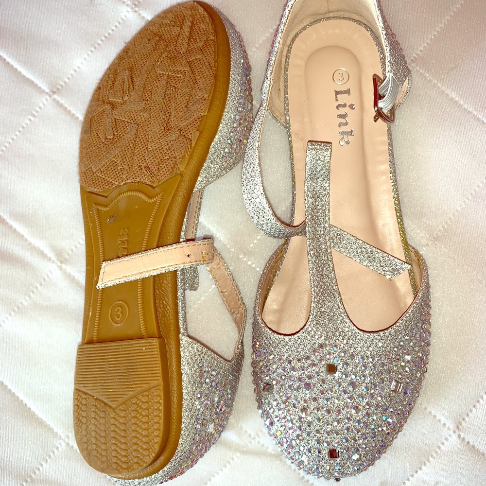 Girl’s classy Dress Shoe 💕 Send your best offer!